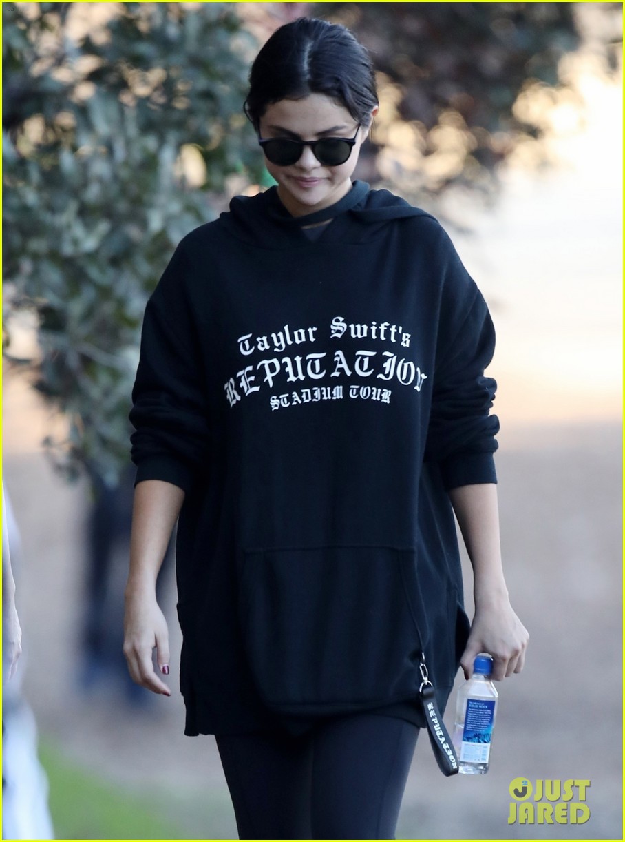 SelenasCloset.com on X: .@SelenaGomez did an interview with #Genius posted  today and she wore a @LouisVuitton T-Shirt Dress ($2,070), @FreePeople  hoodie (on sale for $139), and jewelry by @Mejuri. Details >