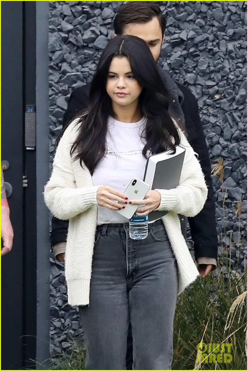 Selena Gomez Gets Lunch With Friends in Los Angeles! | Photo 1207082 ...