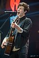 shawn mendes rocks out at 1035 kiss fm jingle ball chicago 20