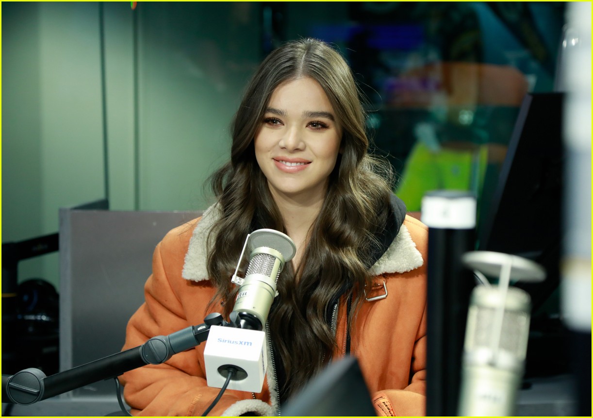 Hailee Steinfeld Says Her New Album is &lsquo;in the Works!&rsquo; | Photo 1206852