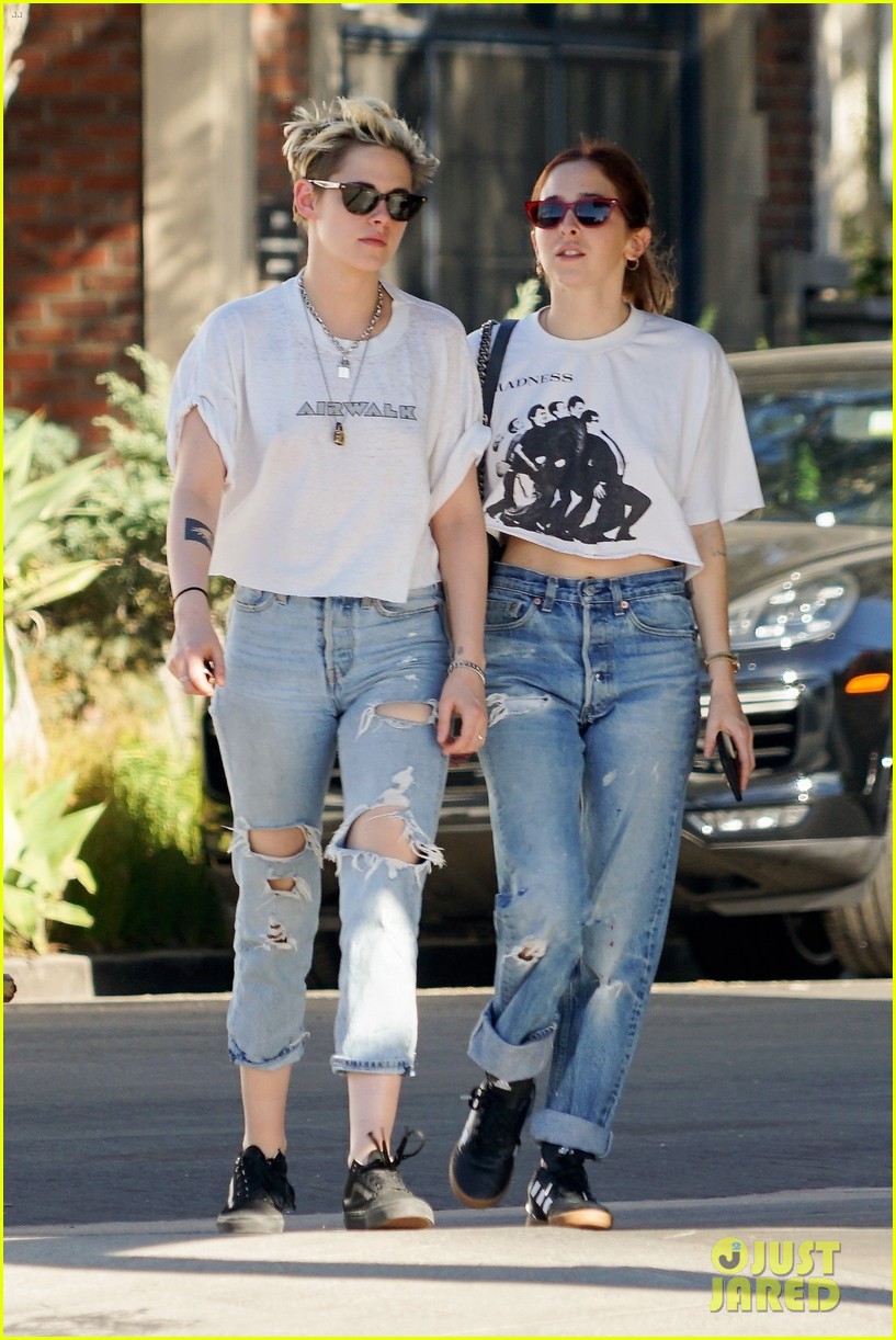 Kristen Stewart & Friend Match in Vintage Tees at Lunch | Photo 1206753 ...