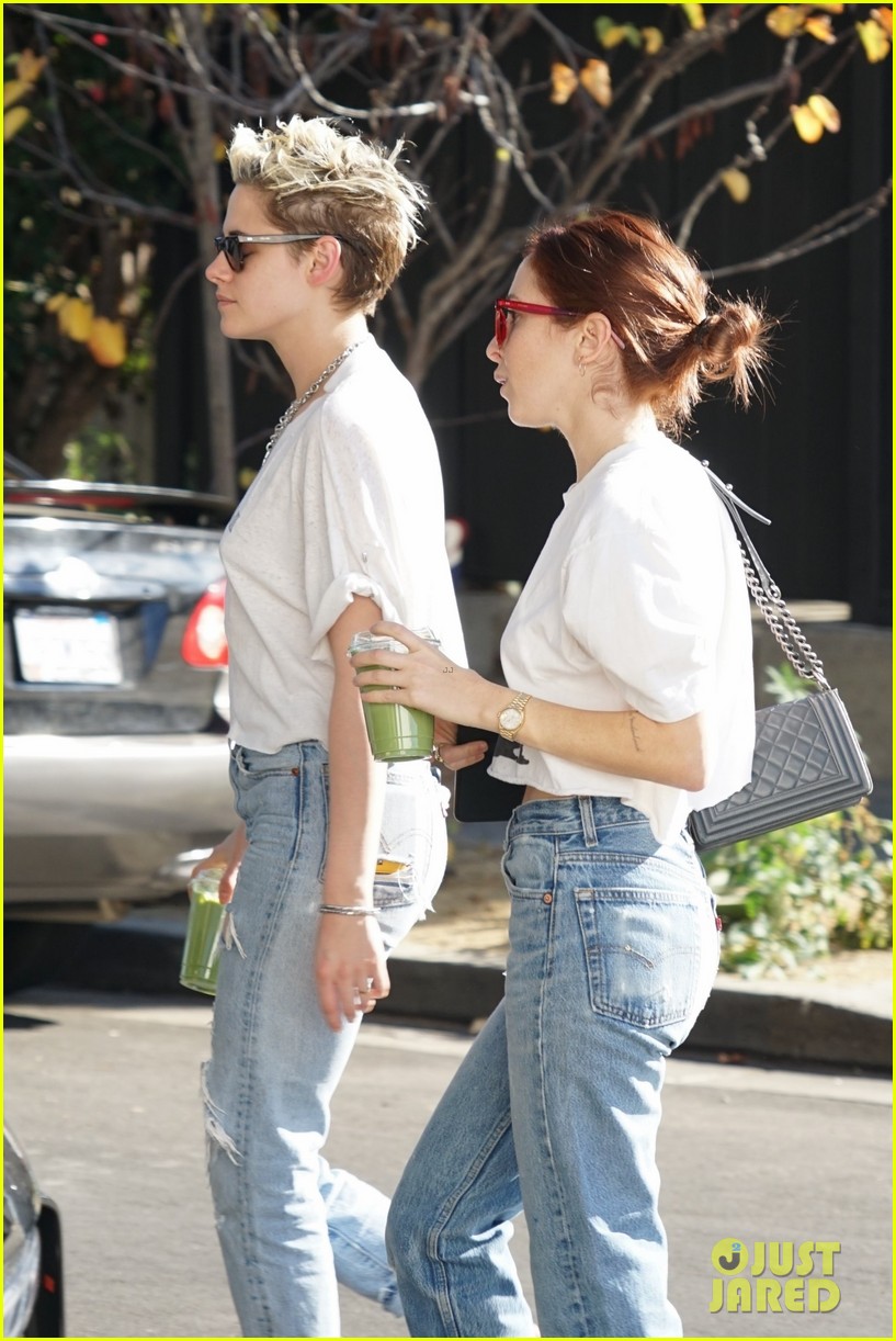 Kristen Stewart & Friend Match in Vintage Tees at Lunch | Photo 1206780