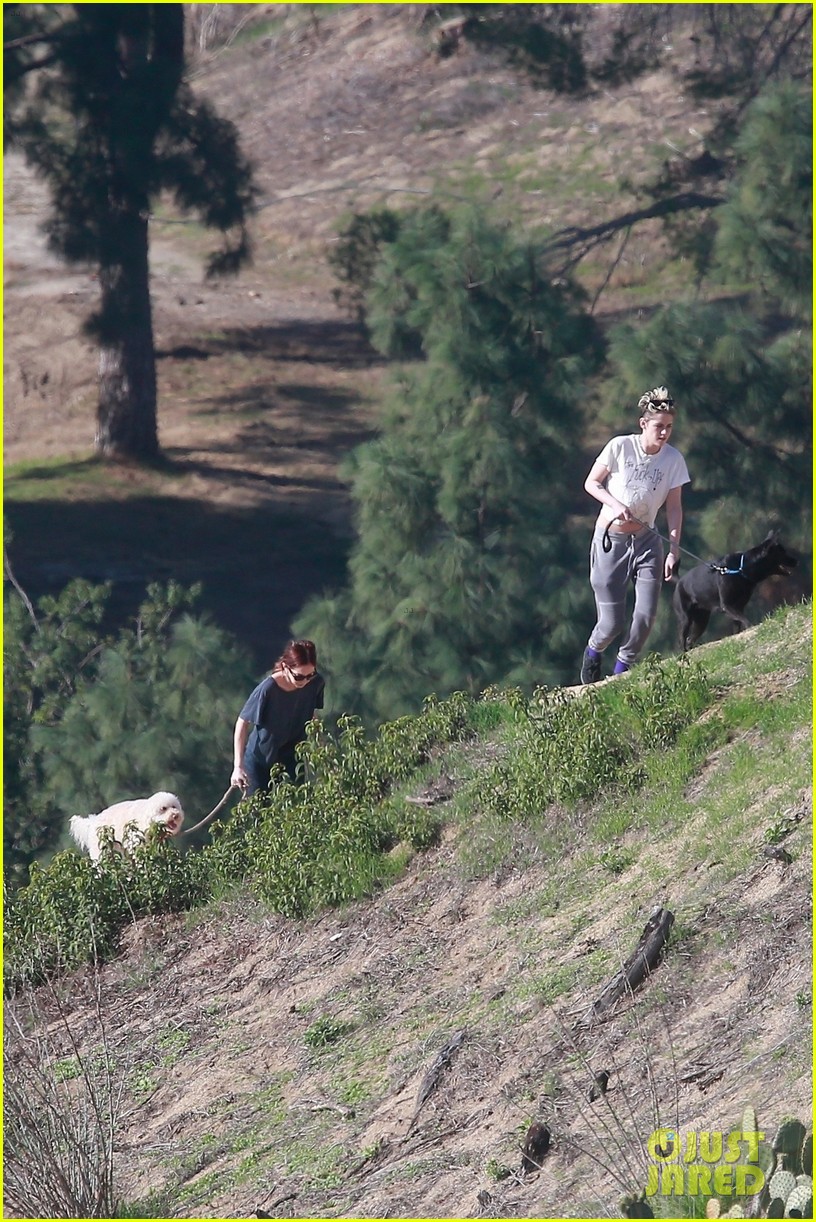 Kristen Stewart Kicks Off Holiday Weekend by Hiking with Rumored