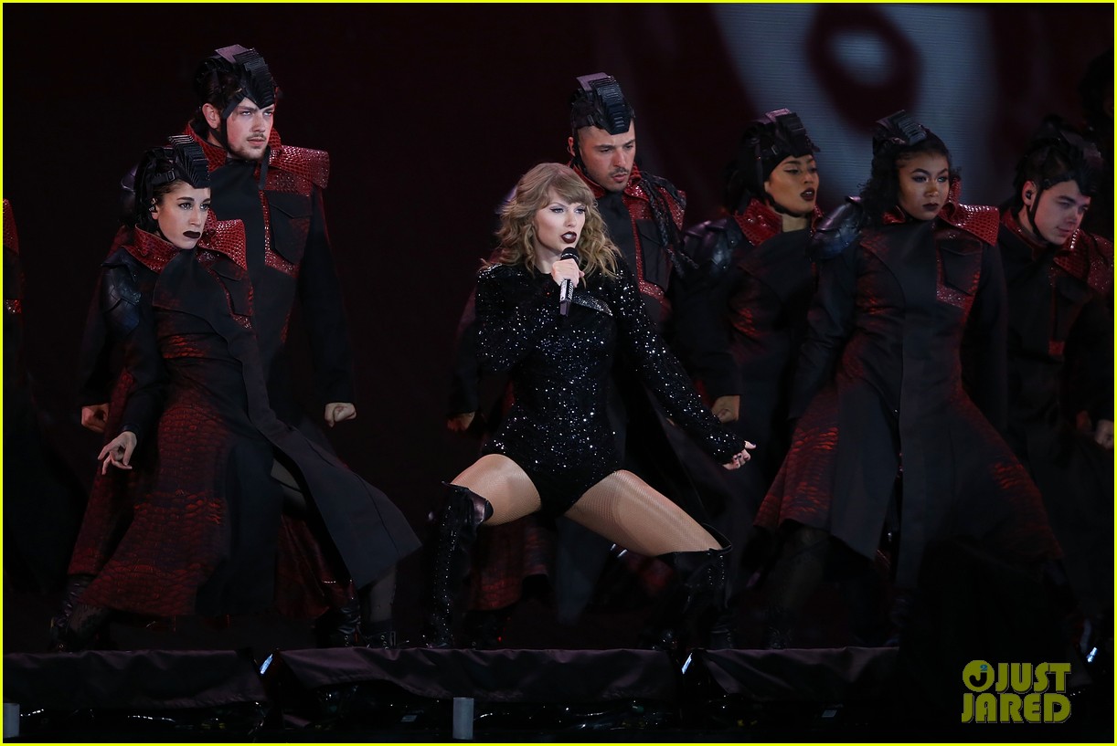 Full Sized Photo Of Taylor Swift Reputation Tour 2018 23 See The Set