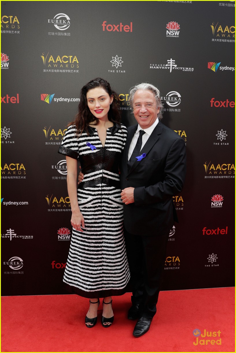 Phoebe Tonkin Attends AACTA Awards 2018 Wearing Blue Ribbon For