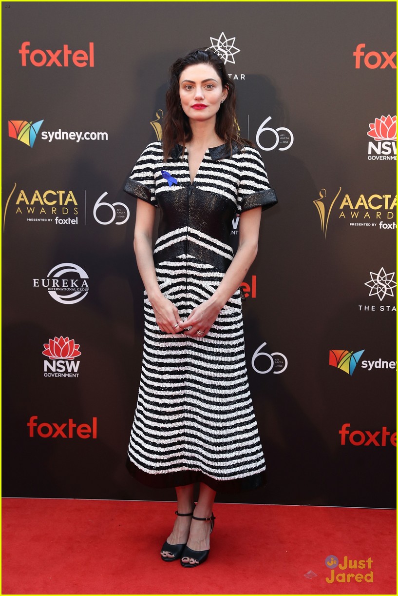 Phoebe Tonkin Attends AACTA Awards 2018 Wearing Blue Ribbon For