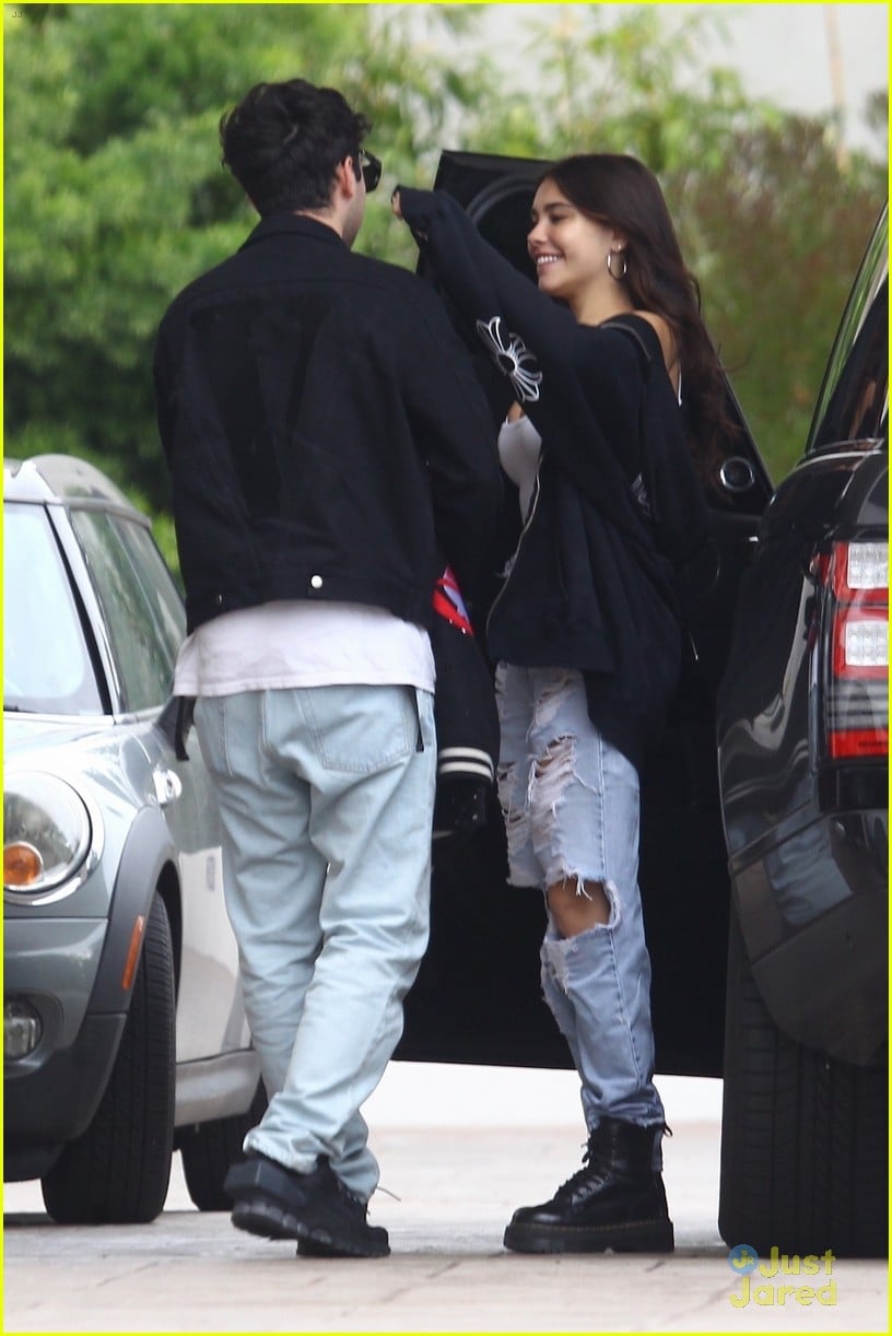 Madison Beer Shares Cute Kiss With Boyfriend Zack Bia | Photo 1210278 ...