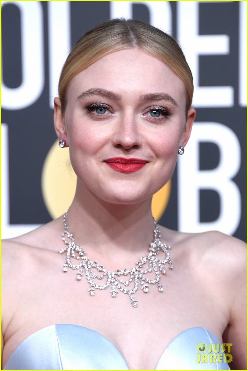 Dakota Fanning Turns Into A Disney Princess at Golden Globes 2019 ...