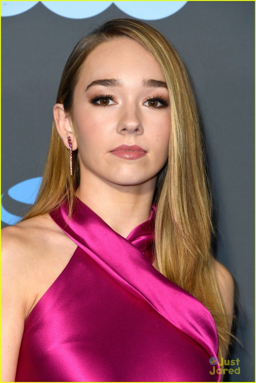 Eden Sher Joins Holly Taylor & Isabella Gomez at Critics' Choice Awards ...