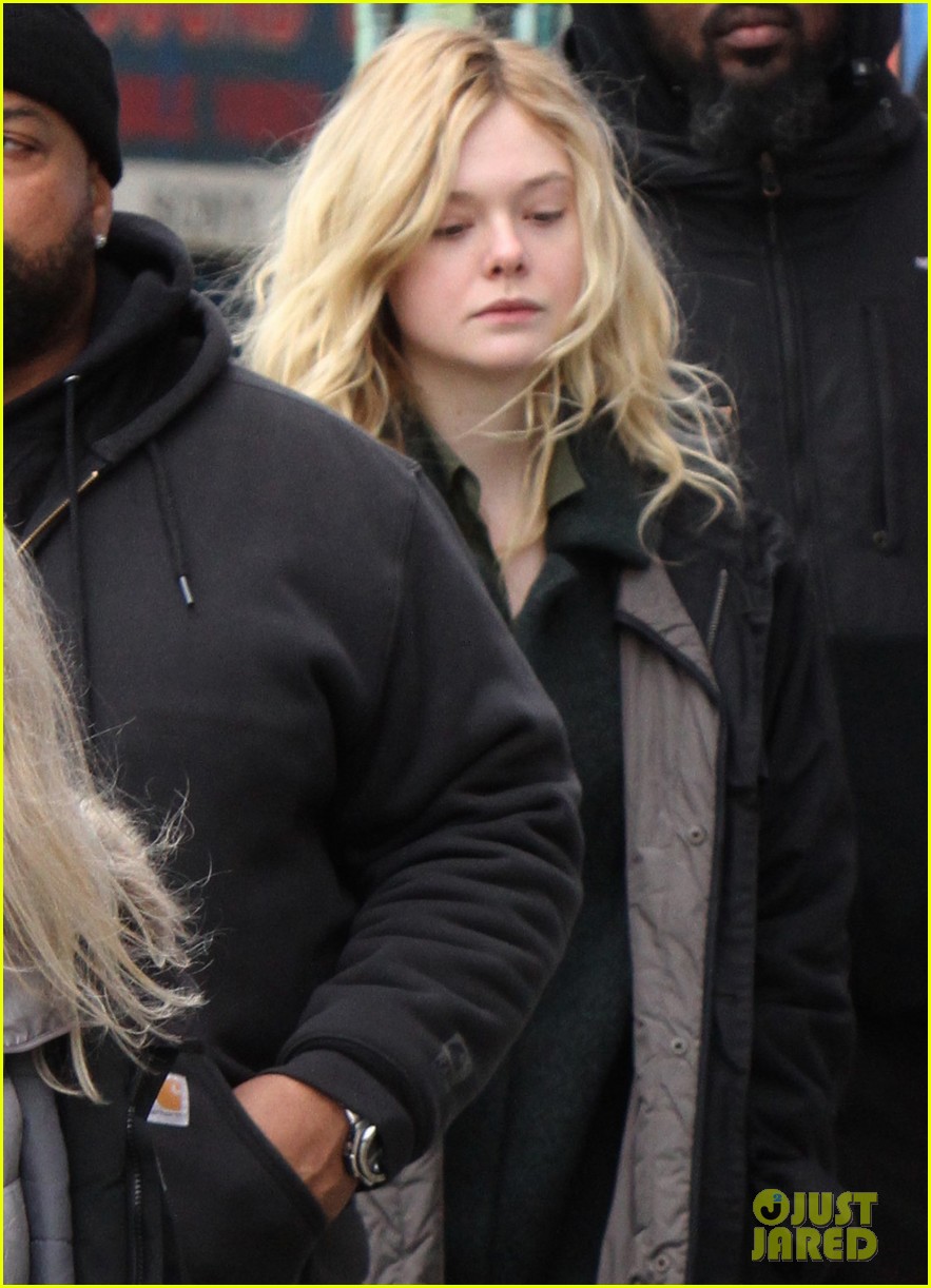 Elle Fanning Gets to Work on 'Molly' in NYC! | Photo 1210663 - Photo