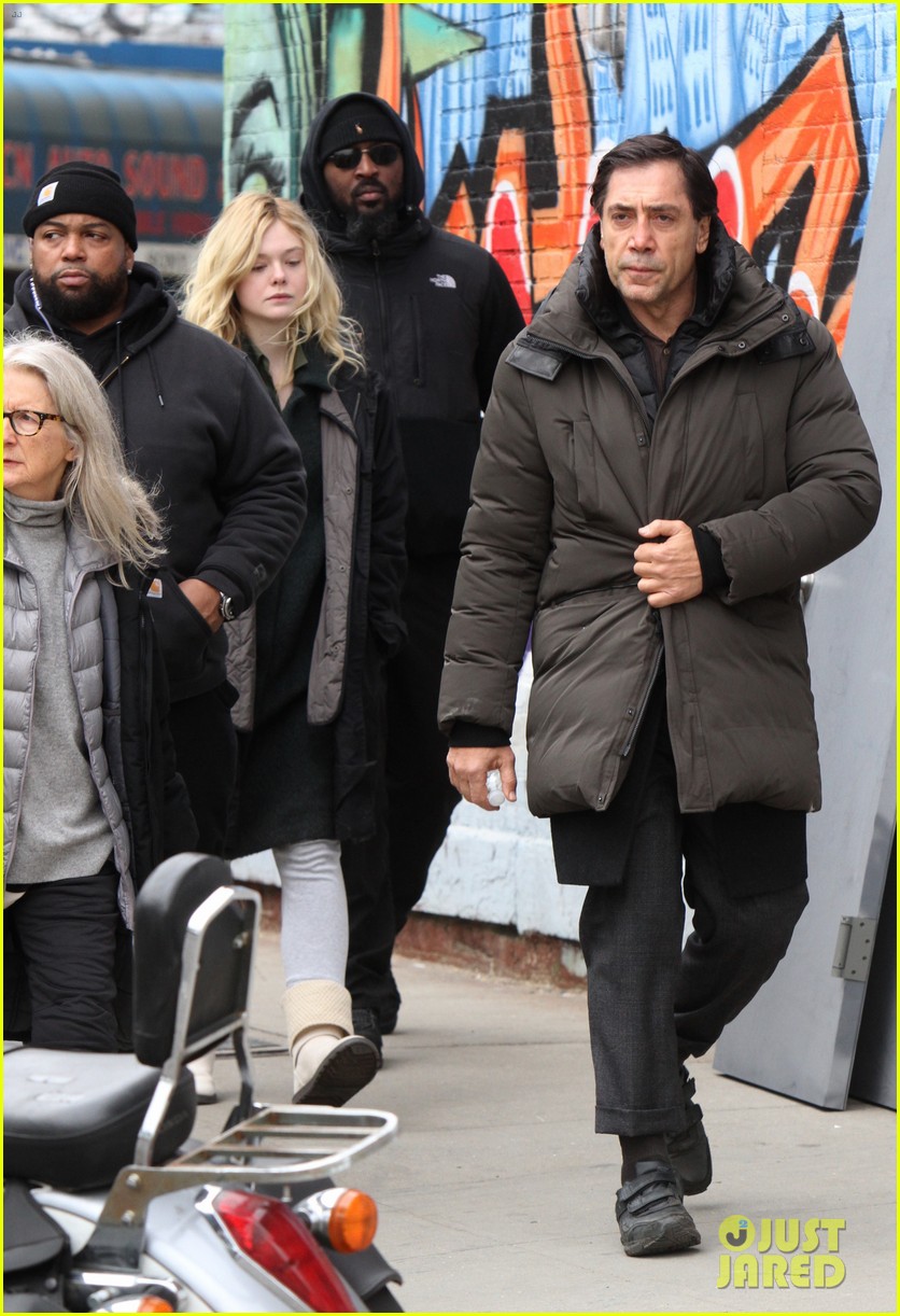 Elle Fanning Gets to Work on 'Molly' in NYC! | Photo 1210664 - Photo