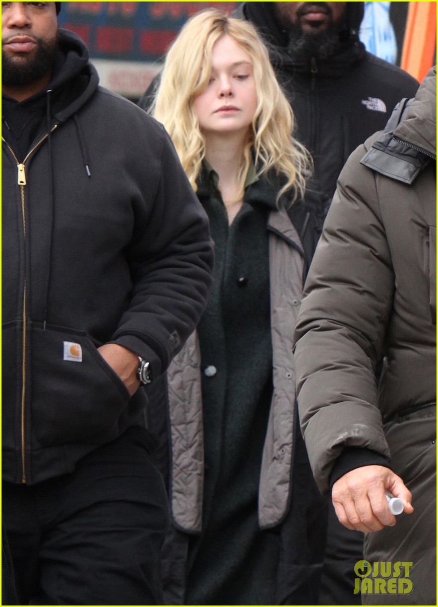 Elle Fanning Gets to Work on 'Molly' in NYC! | Photo 1210665 - Photo