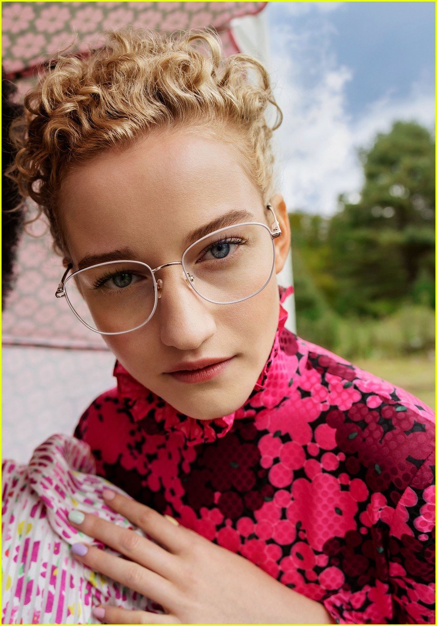 Full Sized Photo of julia garner kiki layne and sadie sink get colorful