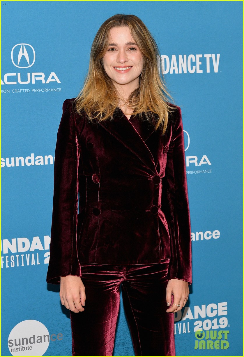 Kaitlyn Dever, Thomas Mann & Alice Englert Premiere 'Them That Follow