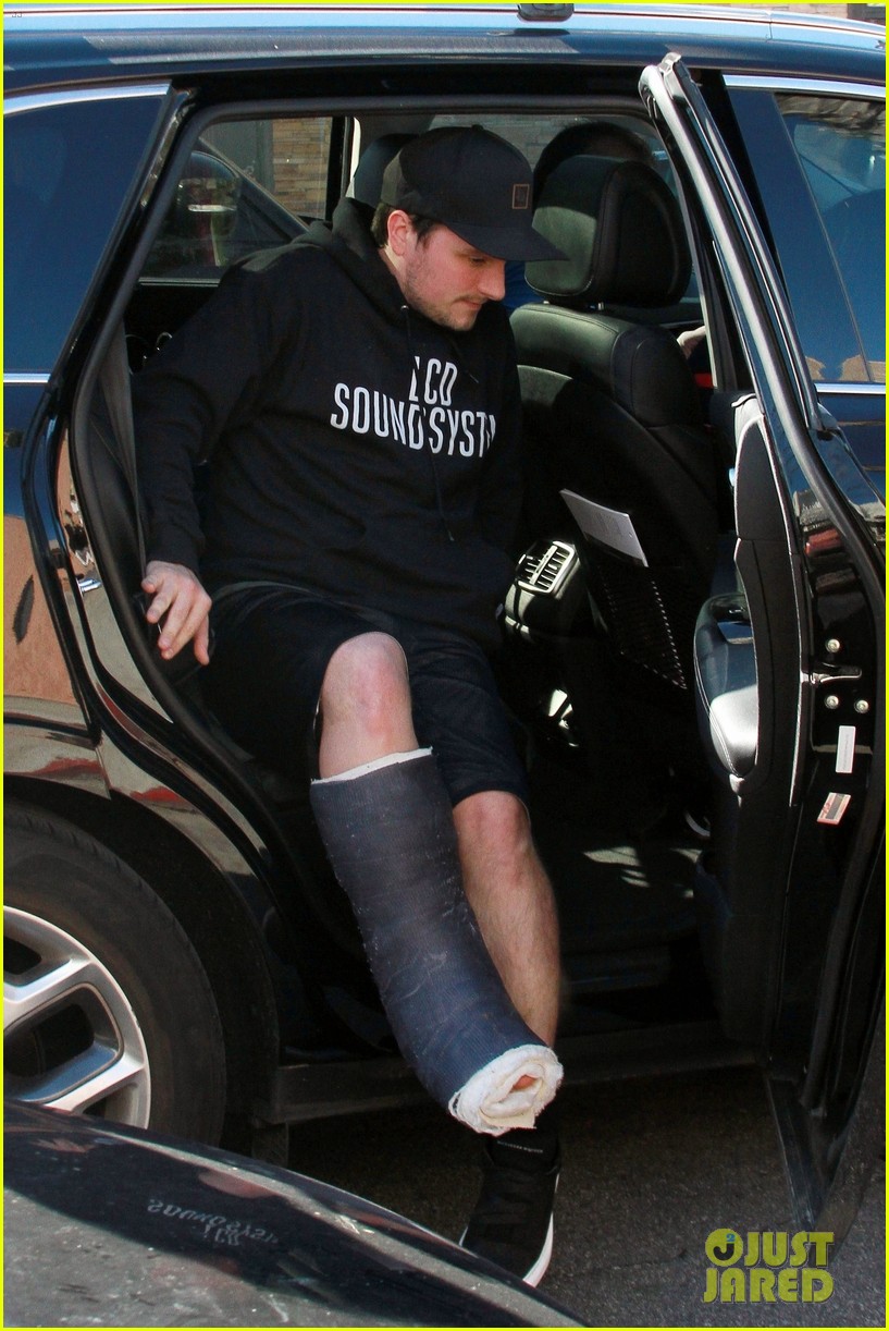 josh hutcherson makes a coffee run on his injured leg 02