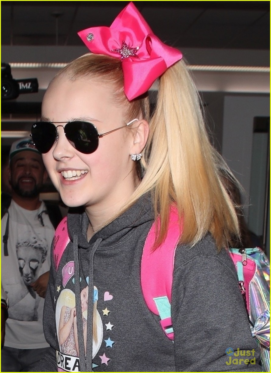 JoJo Siwa Reveals Why She Ignores Her Haters & Puts Her Focus On Those