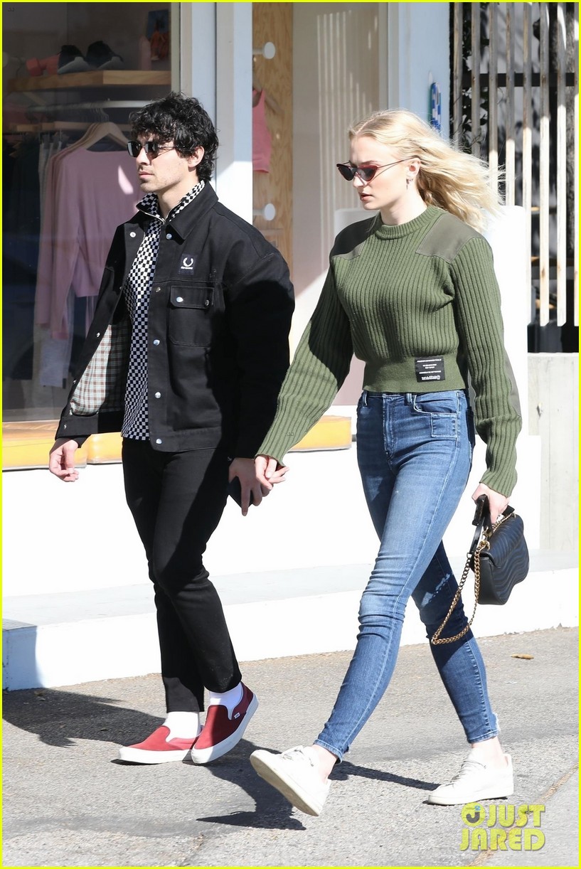 Joe Jonas & Sophie Turner Go Shopping for a New Home! | Photo 1211423 ...