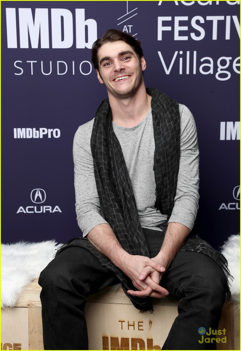 Full Sized Photo of kelli berglund avan jogia now apocalypse cast