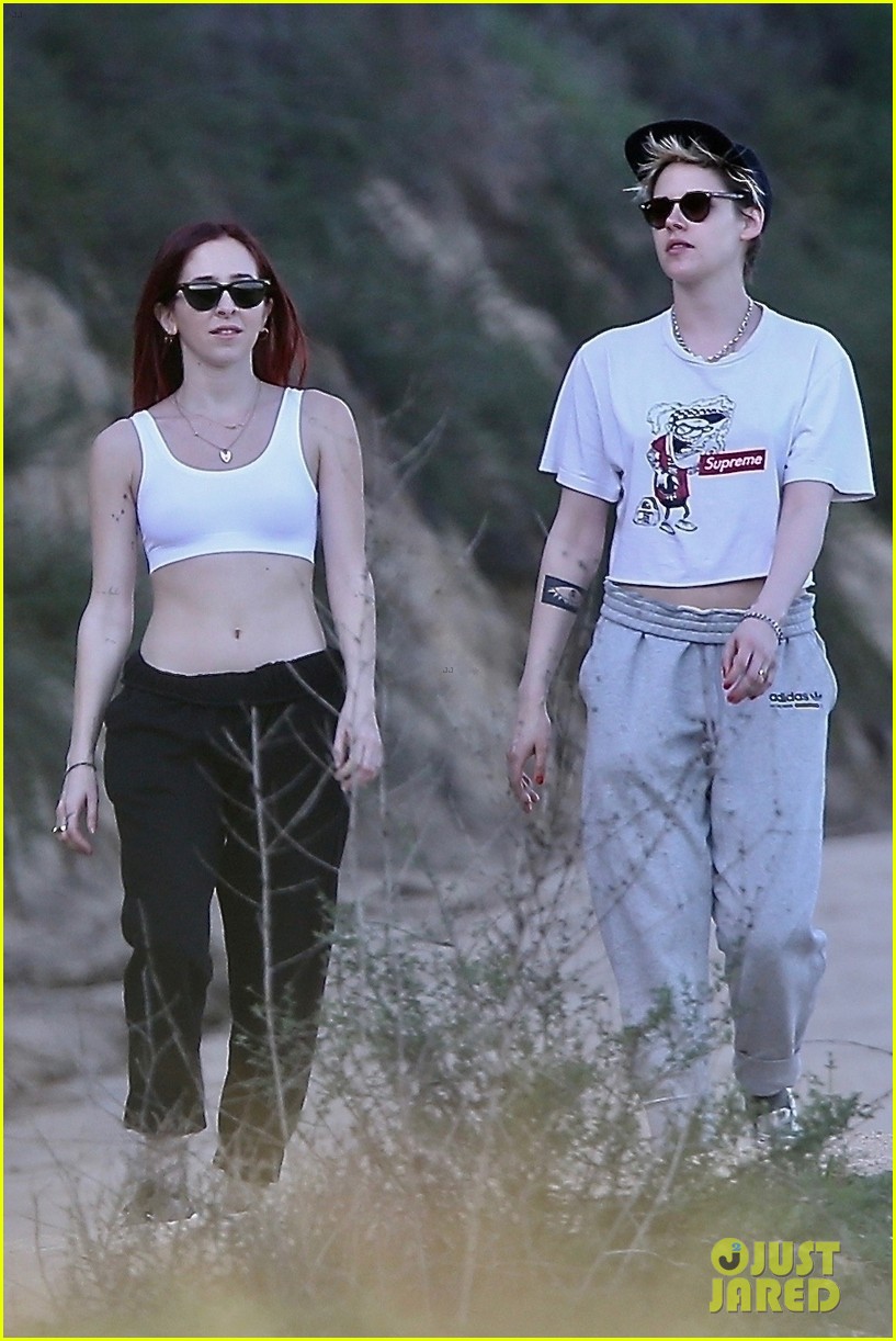 Full Sized Photo of kristen stewart sarah dinkin afternoon hike in la