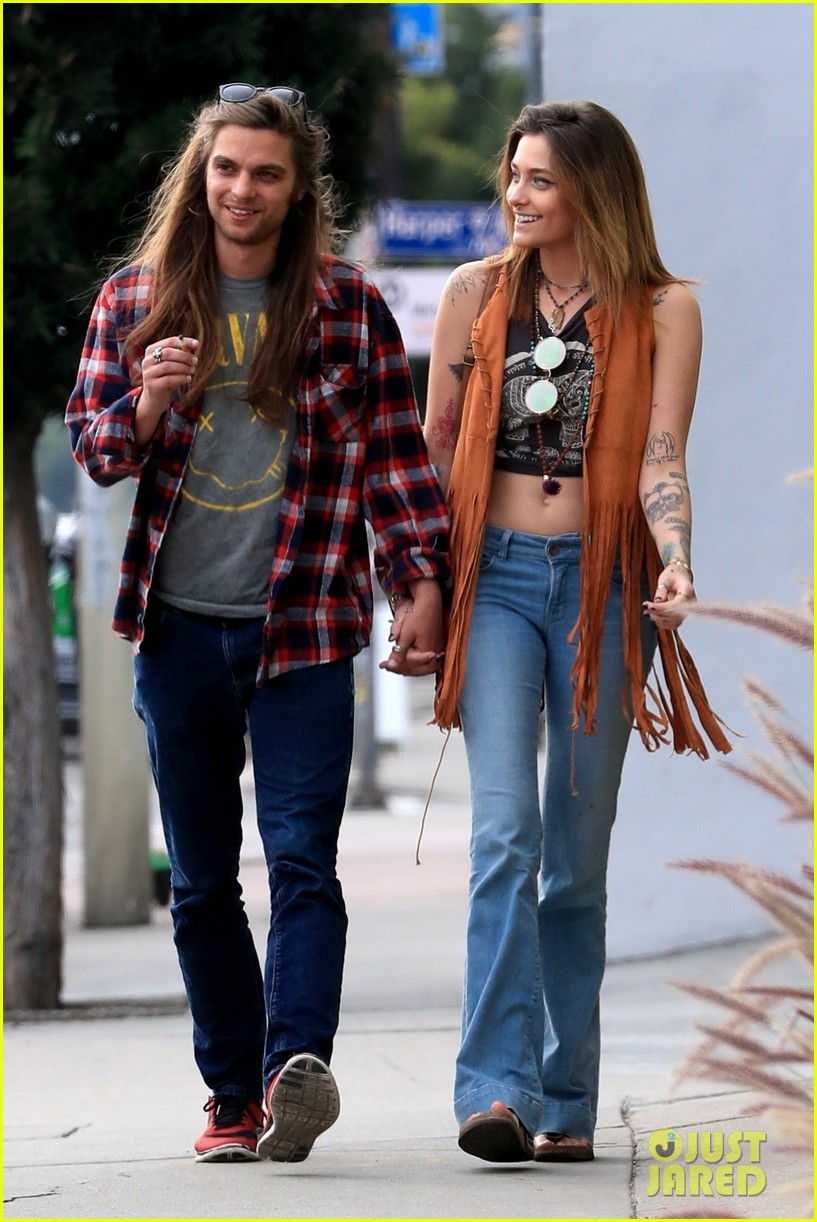 Paris Jackson Holds Hands with Her Boyfriend During Afternoon Stroll ...