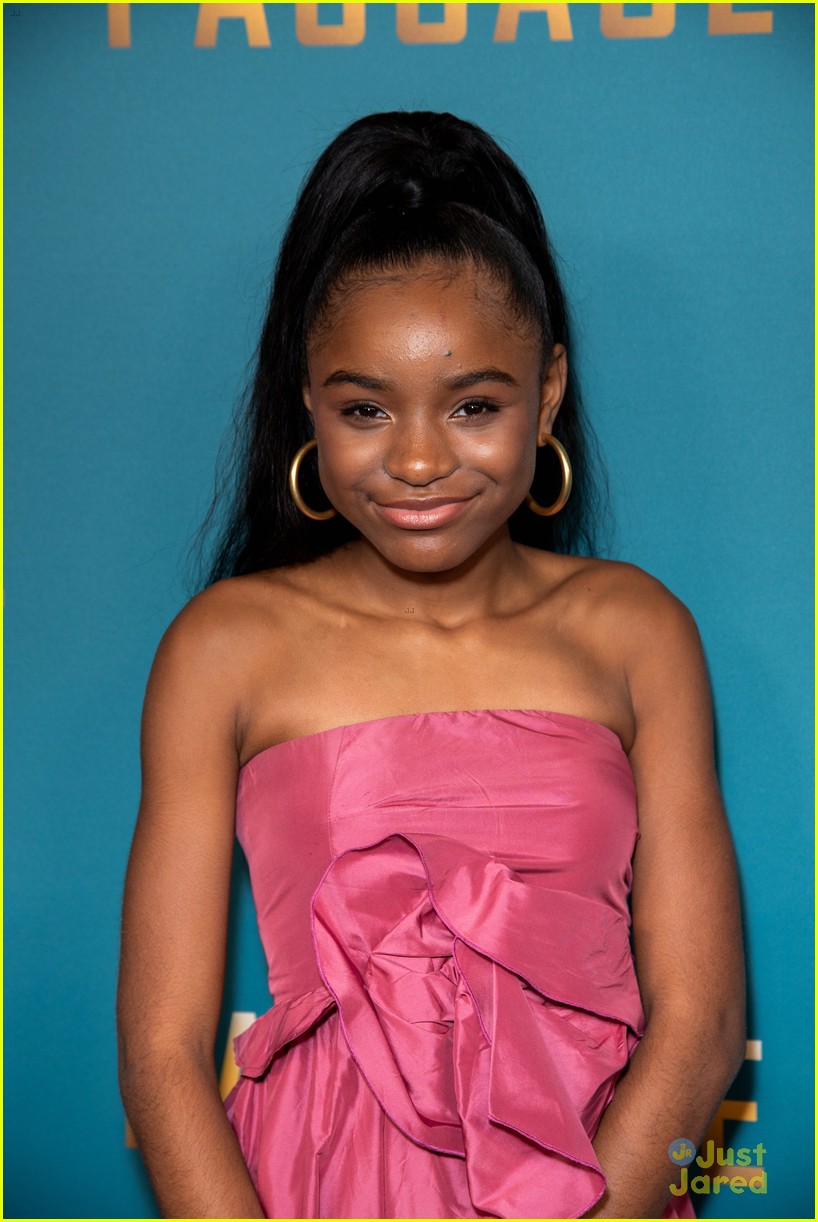 Saniyya Sidney Is Pretty in Pink At 'The Passage' Premiere | Photo ...