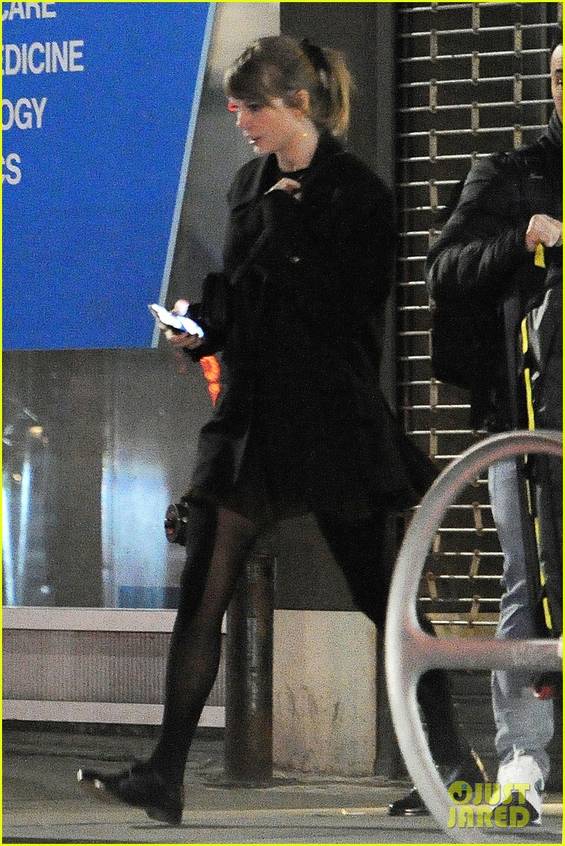 Full Sized Photo of taylor swift works on new music in the recording