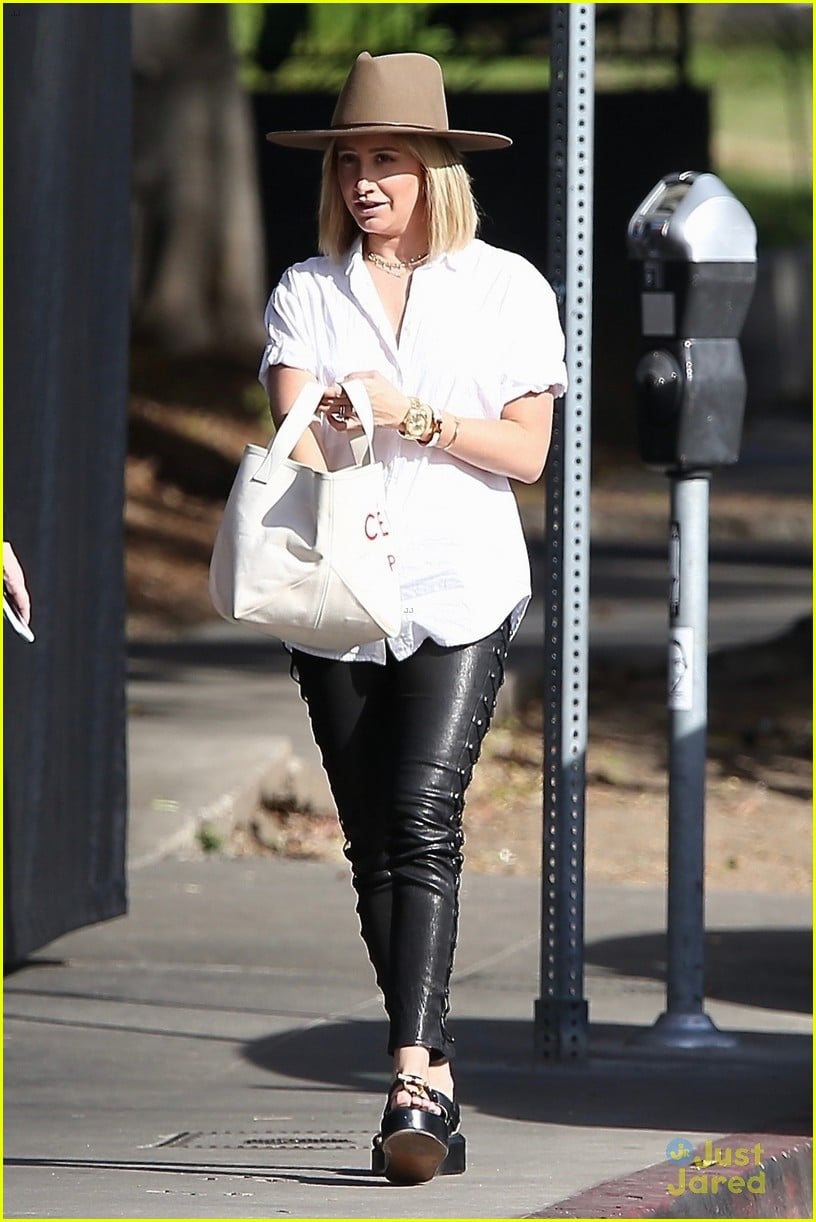 ashley tisdale steps out lunch ahead love me single 05