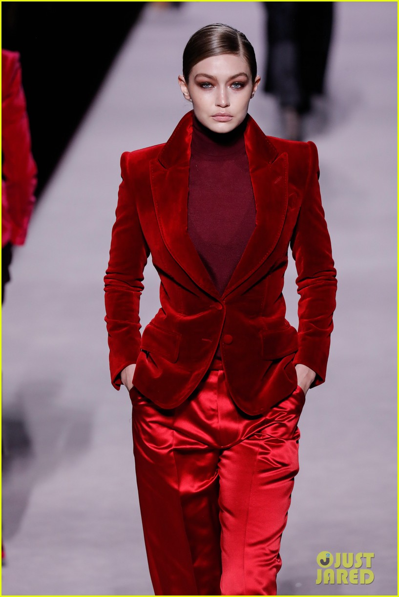ansel elgort violetta komyshan support gigi hadid tom ford fashion show 08