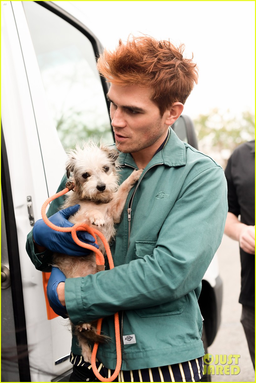 kj apa aspca volunteer with bumble winner 16