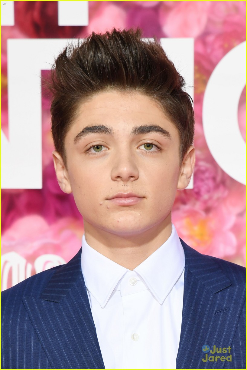 Asher Angel Shares New Look at Upcoming Movie 'Shazam!' | Photo 1215947 ...