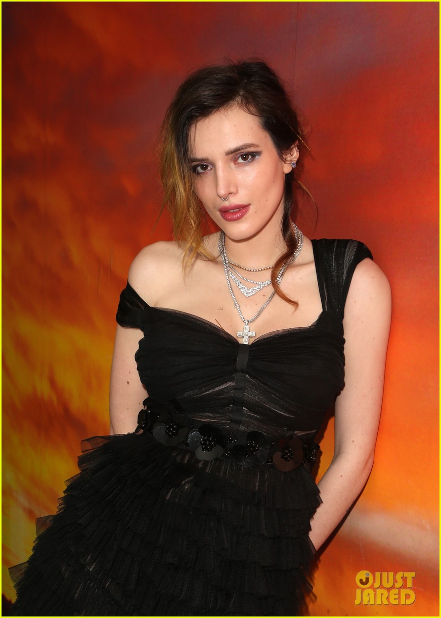 Full Sized Photo of bella thorne filming italy festival pics 23 | Bella