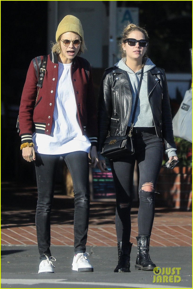 Cara Delevingne Grabs Lunch with Ashley Benson in WeHo | Photo 1214149 ...