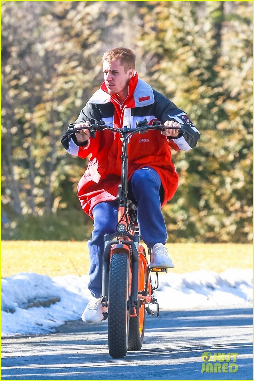 justin bieber pastor carl lentz spend the day together in nyc 01