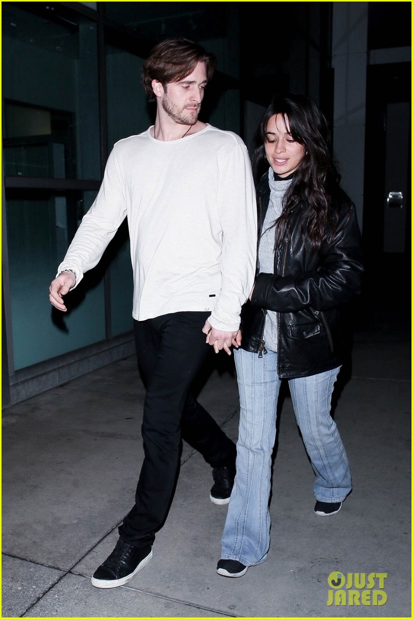 camila cabello and boyfriend matthew hussey hold hands during date night 04