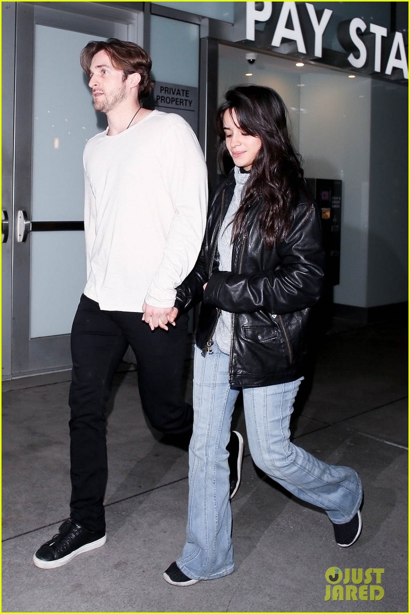 camila cabello and boyfriend matthew hussey hold hands during date night 05
