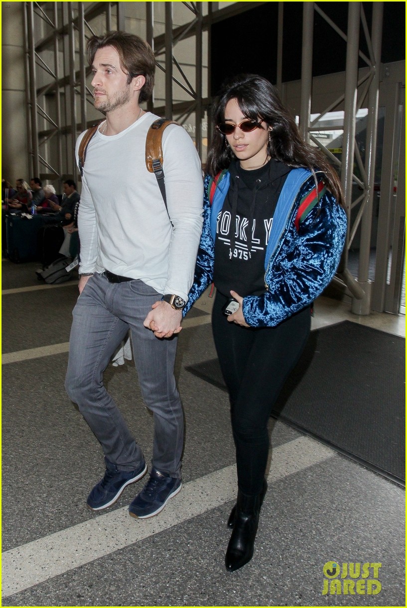 camila cabello airport with boyfriend matthew hussey 04