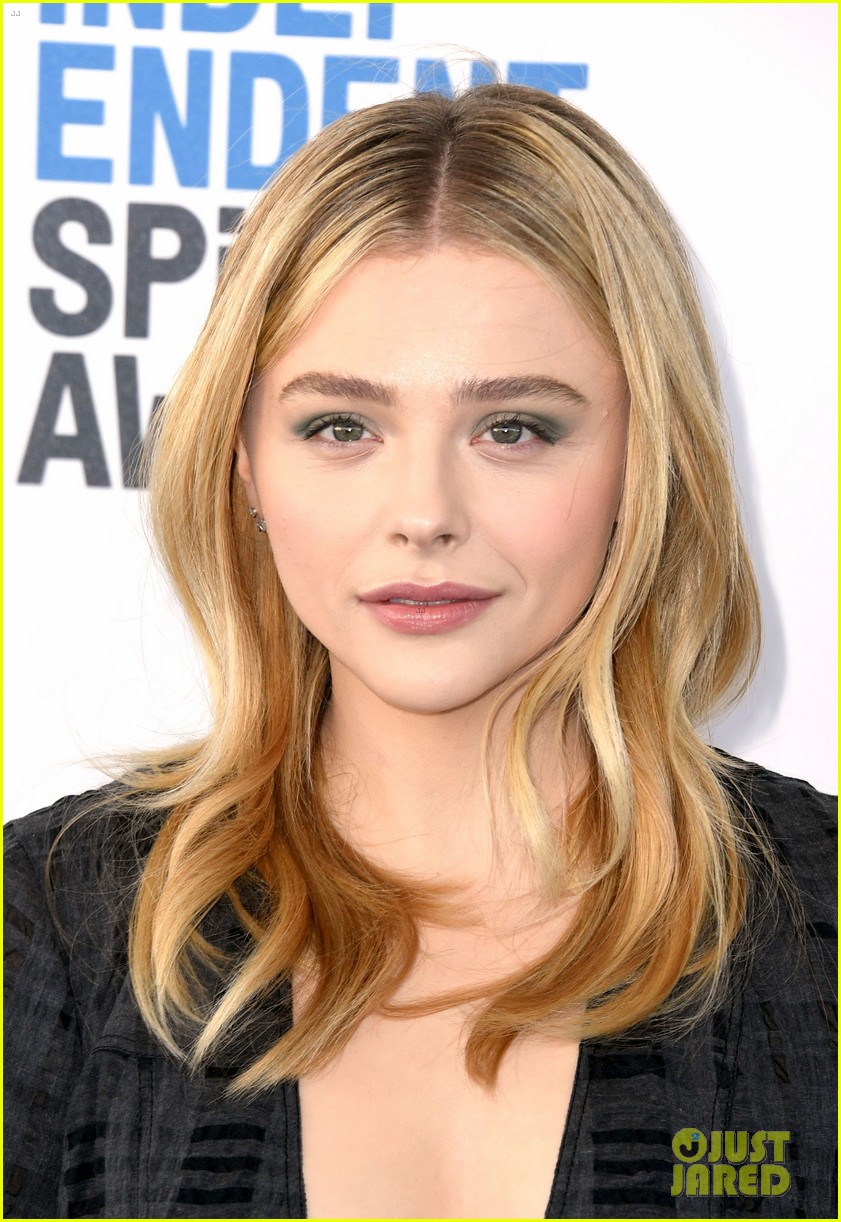 Chloe Moretz & Thomasin McKenzie Hit The Carpet at the Spirit Awards ...