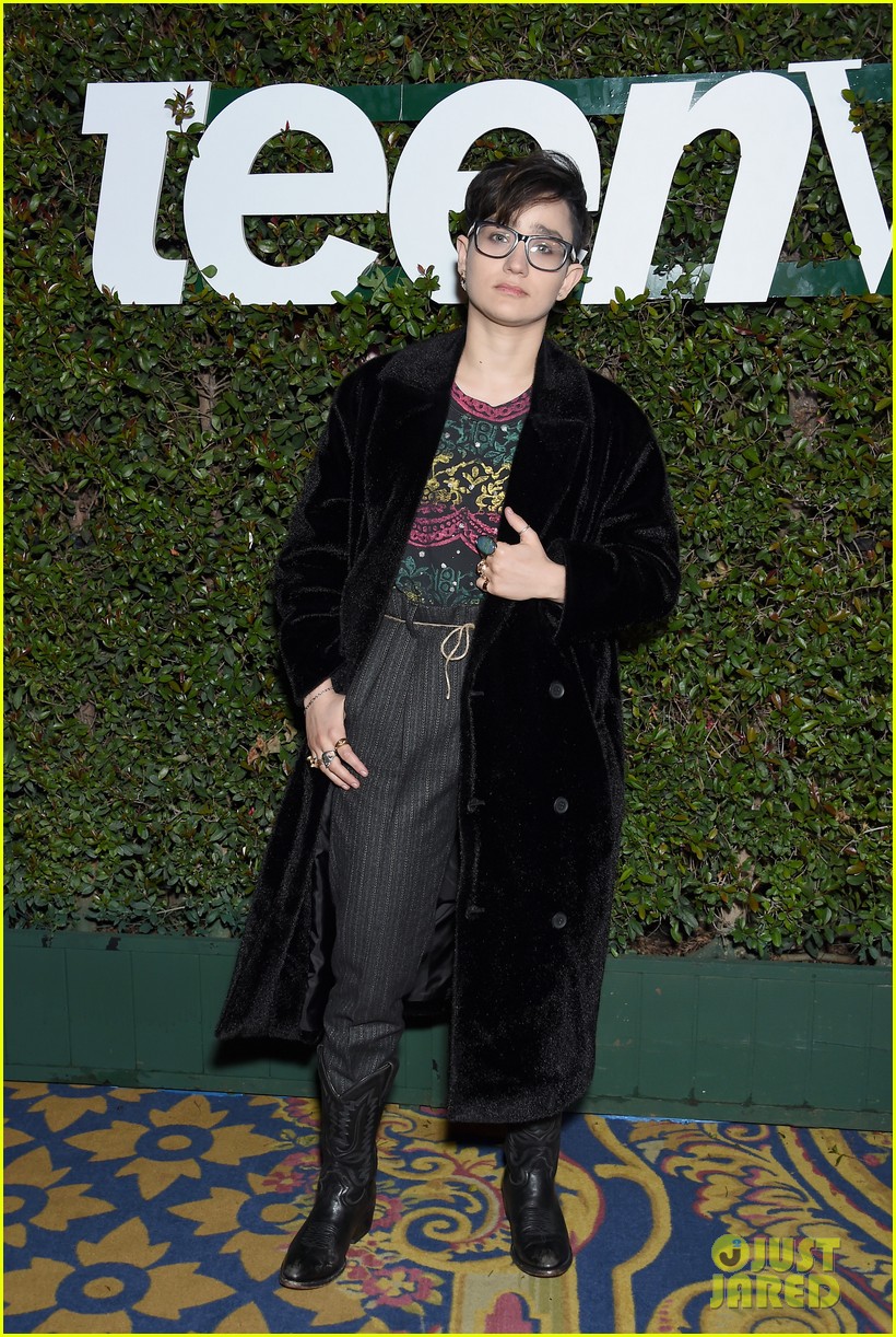 danielle macdonald dove cameron teen vogue party 05