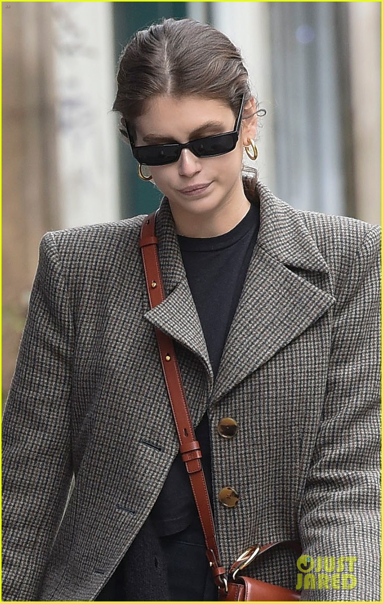 Full Sized Photo of kaia gerber works chloe runway paris fashion week