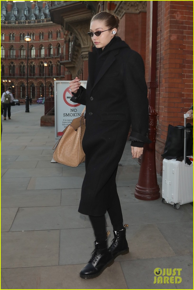 gigi hadid arrives in london fashion week 01