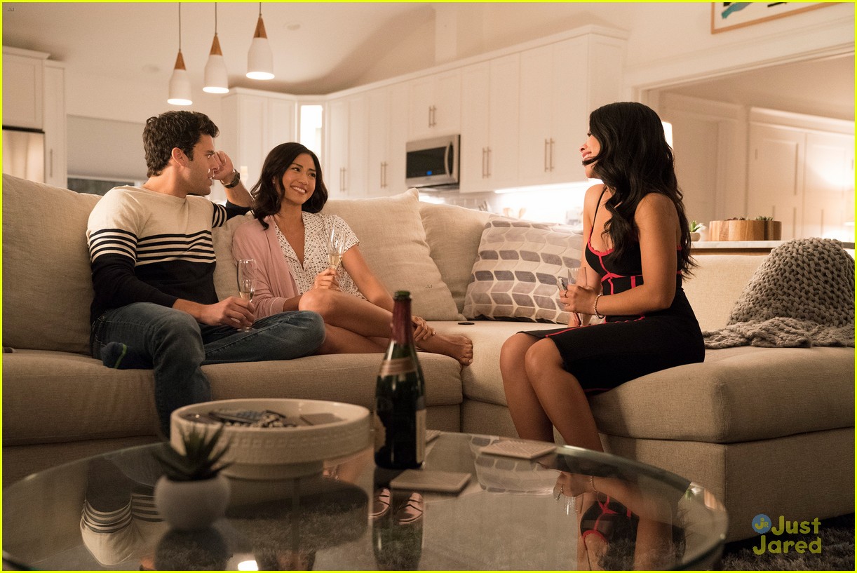 good trouble swipe right stills 01