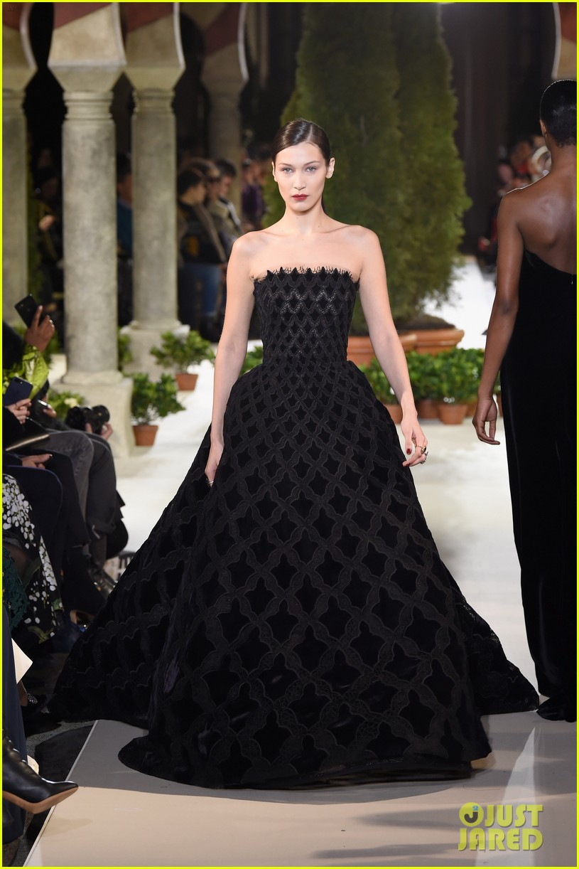 bella hadid stuns at the oscar de la renta fashion show 01