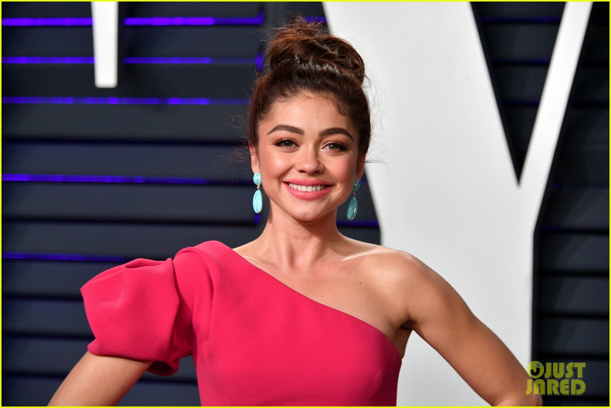 Sarah Hyland & Zoey Deutch Go Glam for Vanity Fair's Oscars 2019 Party