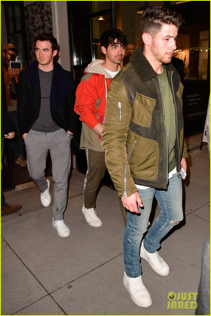 Nick, Joe, & Kevin Jonas Get Dinner Before New Song Release! | Photo ...