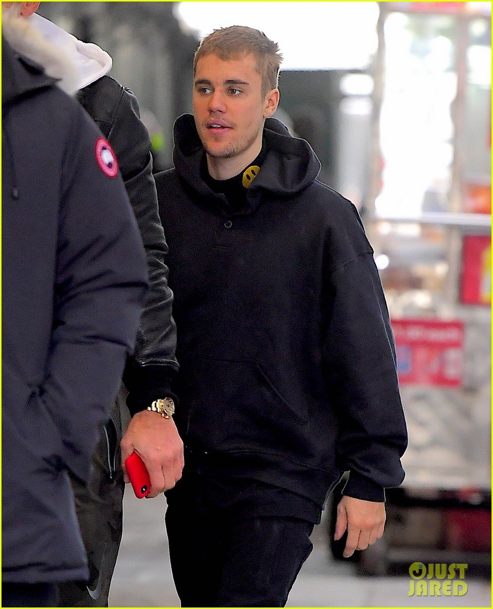 Justin Bieber Heads Out for the Day in New York City Photo 1216726