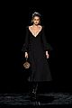 kaia gerber gigi hadid marc jacobs fashion show 01