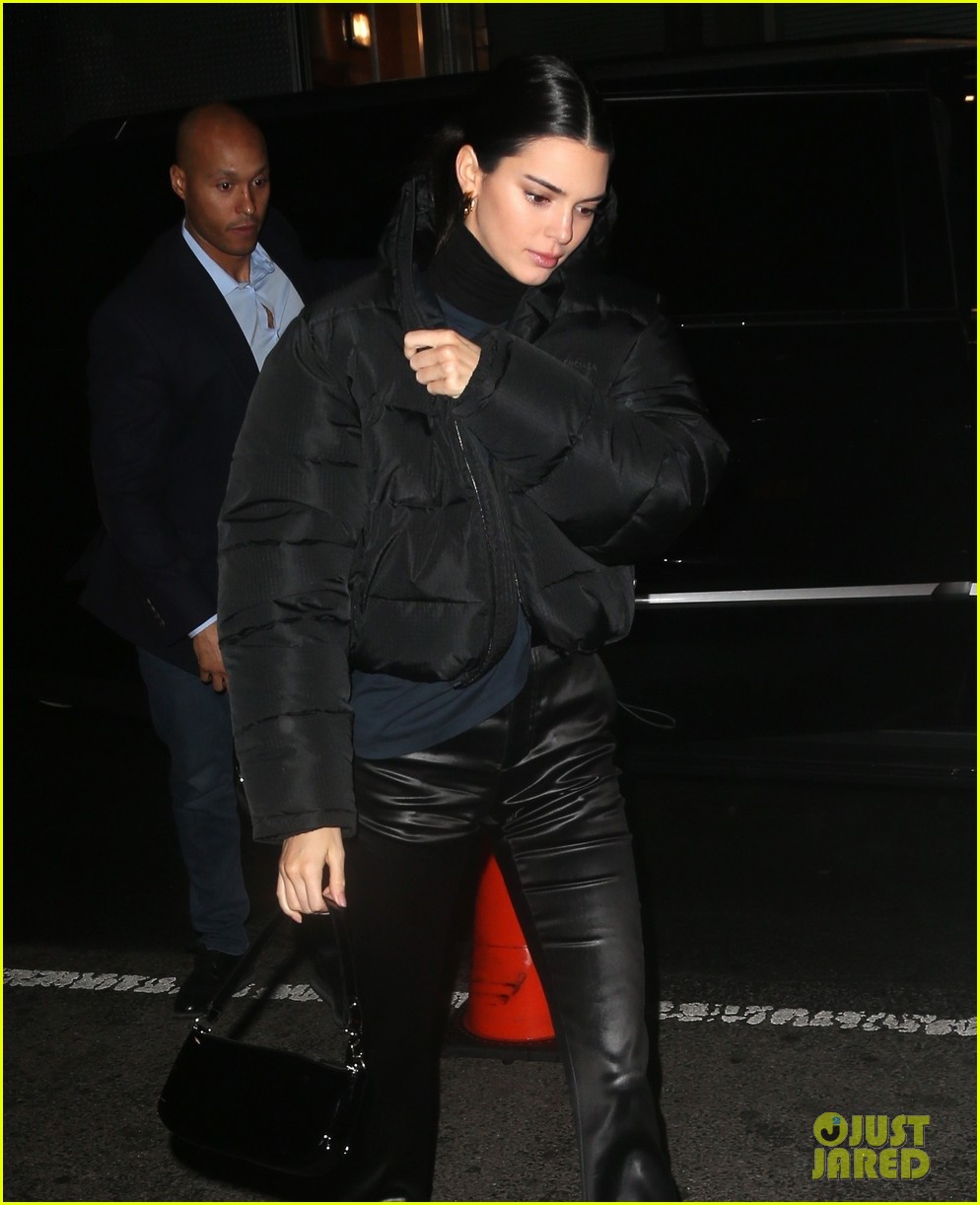 Kendall Jenner & Boyfriend Ben Simmons Go On a NYC Dinner Date | Photo ...