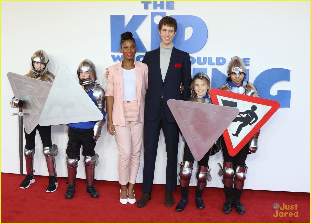 rhianna angus louis more king premiere london 01