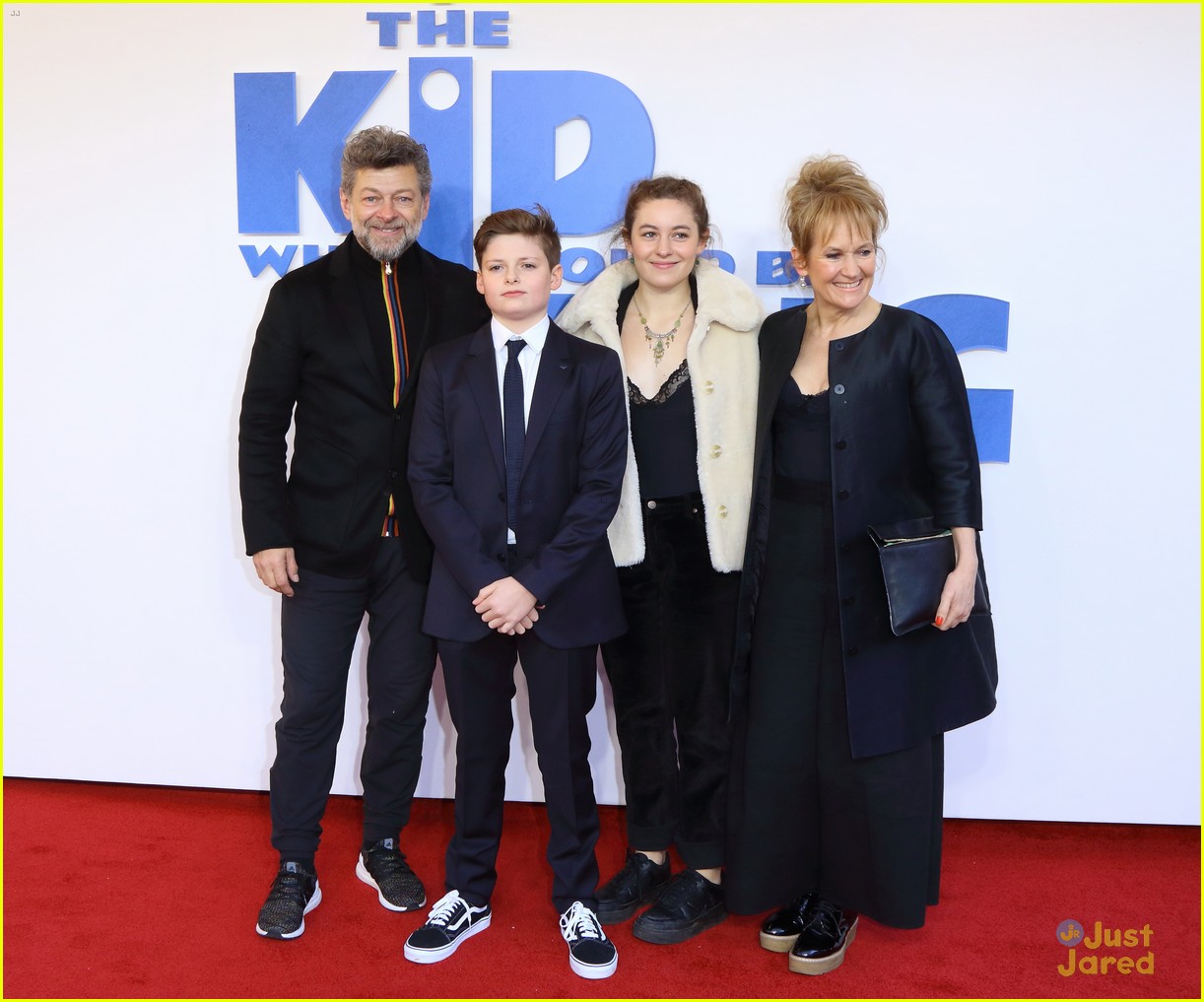 rhianna angus louis more king premiere london 04