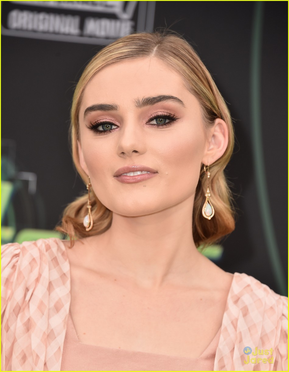 meg donnelly aulii cravalho kim possible premiere 16